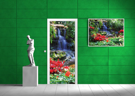 Waterfall in Colourful Jungle Deurposter Fotobehang 166VET